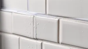 Wykończenie płytek przy ścianie