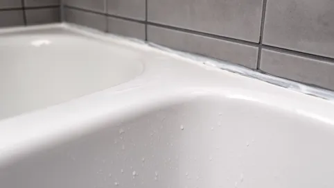 Wykończenie wanny przy ścianie